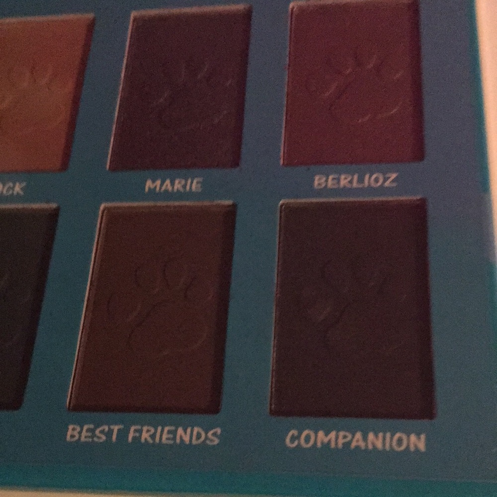 HP🎊Disney Pets Eyeshadow Palette - Picture 5 of 7